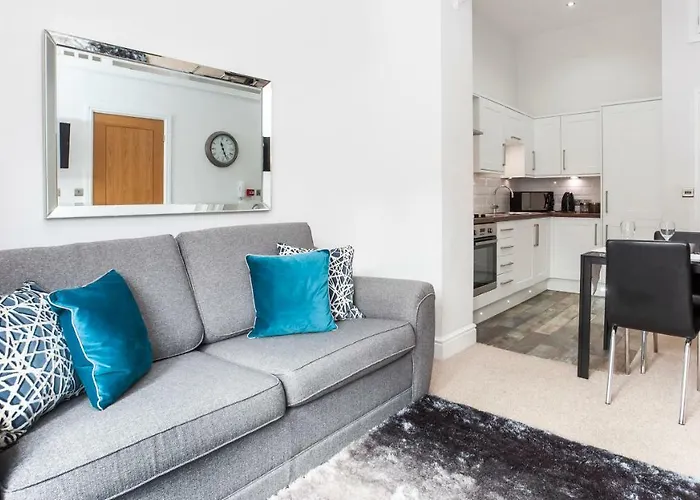 Apartment 4 The Keyes- Stunning & Stylish Apartment With Free Parking