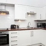 Apartment 4 The Keyes- Stunning & Stylish Apartment With Free Parking